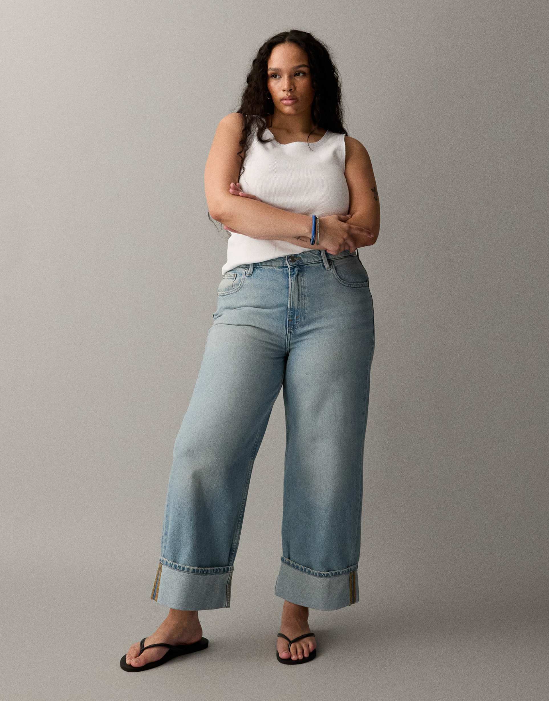 good american good standard relaxed cuffed jeans in light blue wash