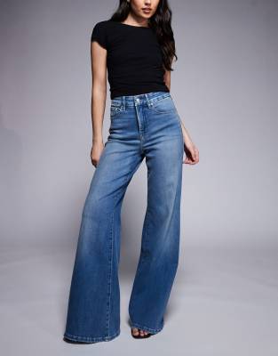 Good American - Good Waist - Palazzo-Jeans aus weichem Funktions-Denim in mittelblauer Waschung