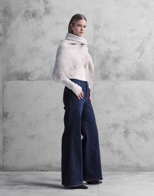 Good American good waist palazzo jeans in mid wash, 2 of 5