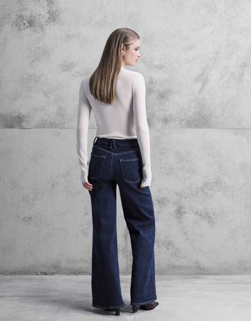 Good American good waist palazzo jeans in mid wash, 3 of 5
