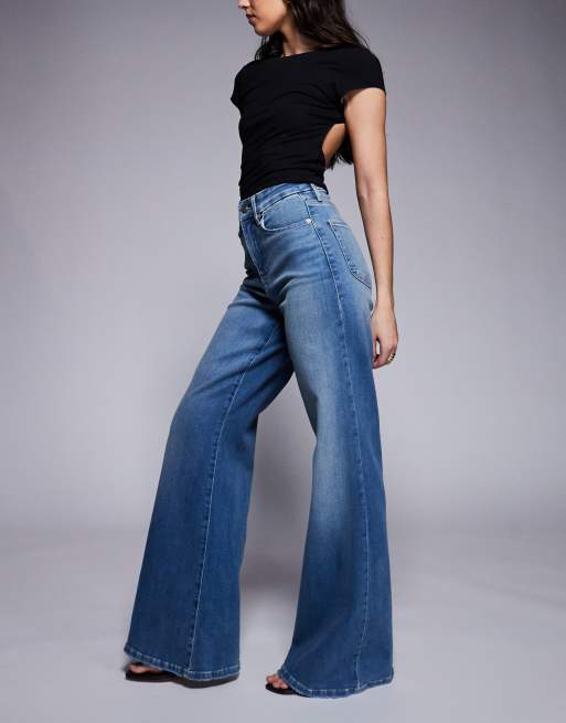 Good American good waist soft-tech denim palazzo jeans in mid blue wash, 2 of 5