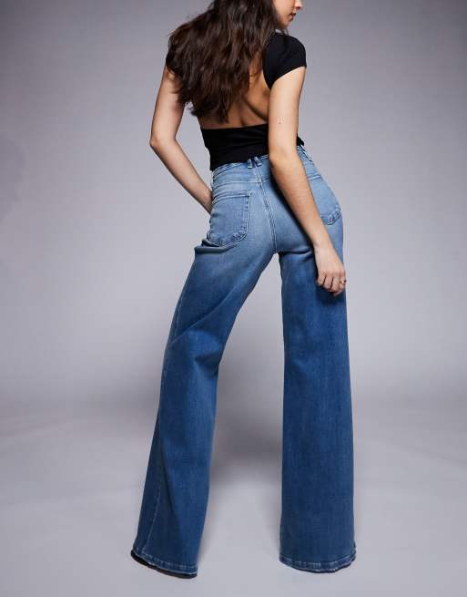 Good American good waist soft-tech denim palazzo jeans in mid blue wash, 3 of 5