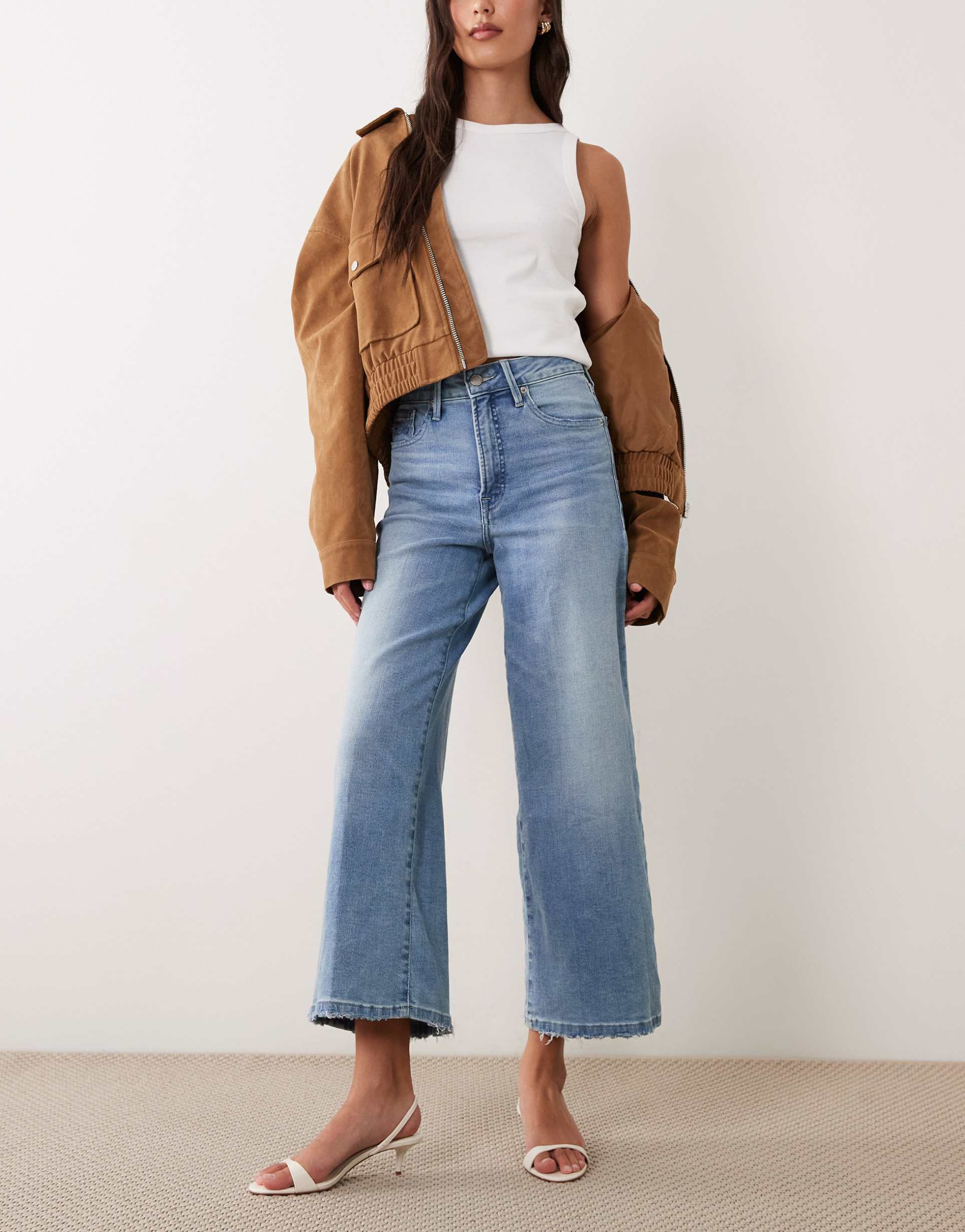 good american good waist soft tech palazzo cropped jeans in light blue wash