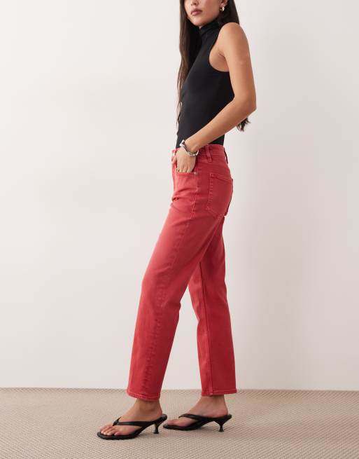 Good American – Icon – Knöchellange Jeans in Kirschrot, 3 von 5