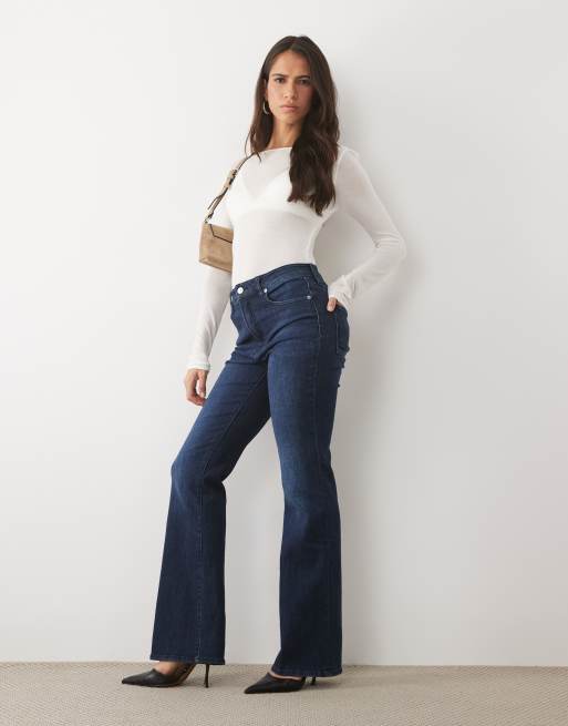Good American jean bootcut taille haute classique délavage bleu foncé, 3 de 5