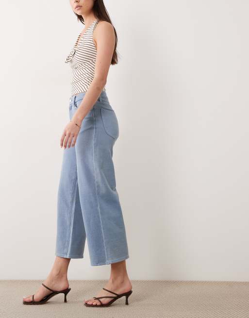 Good American jeanius cropped palazzo jeans in light blue wash, 2 of 5