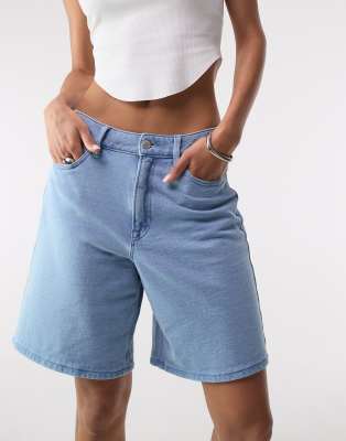 Good American Jeanius Good Ease Bermuda Shorts In Blue