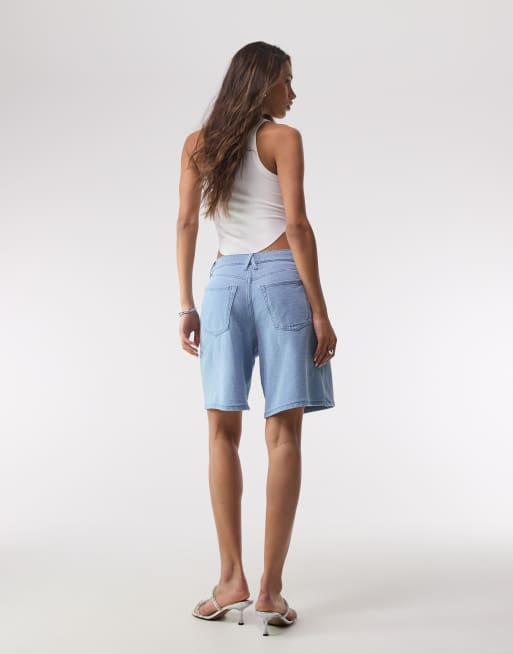Good American – Jeanius Good Ease – Mellanblå bermudashorts, 3 av 5