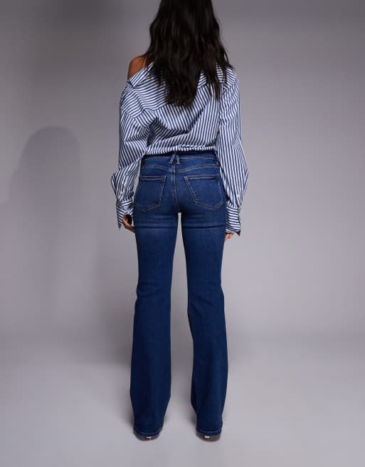 Good American - Jeans boot cut a vita bassa lavaggio blu medio, 3 di 5