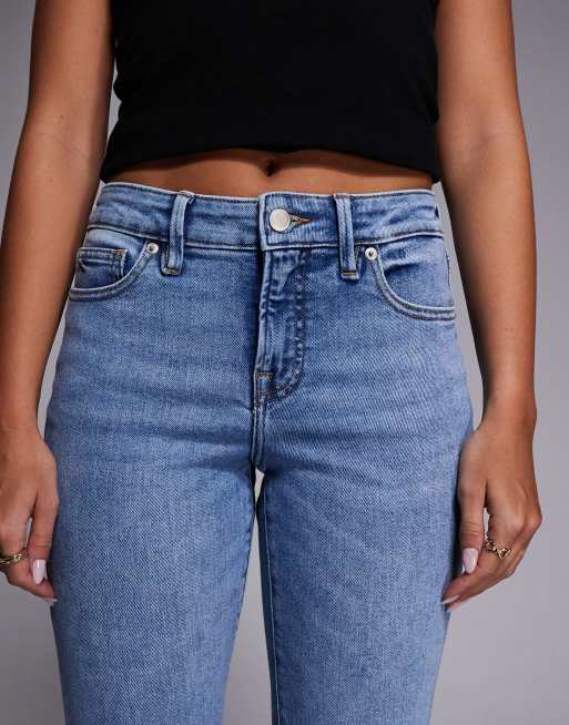 Good American - Jeans boot cut a vita bassa lavaggio blu medio, 4 di 5