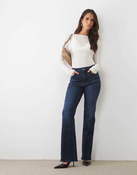 Good American klassische Bootcut-Jeans mit hohem Bund in dunkler Waschung - view 1