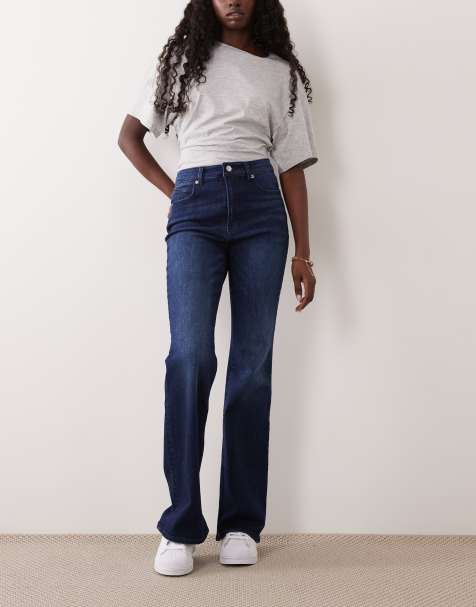 Good American klassiske højtaljede bootcut-jeans i mørkeblå vask - view 1