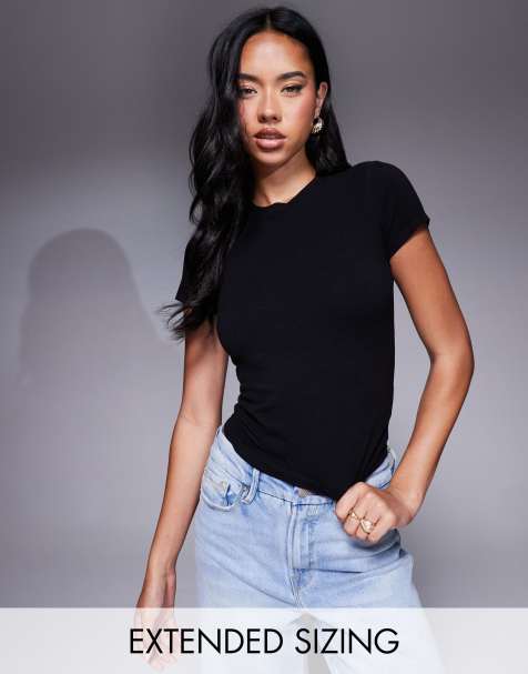Good American – Knapp geschnittenes T-Shirt in Schwarz mit viel Stretch - view 1