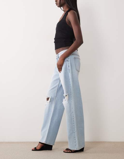 Good American - Lavtaljede og baggy lyseblå jeans med flænger, 3 af 5