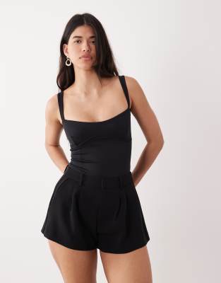 Good American Luxe Suiting Shorts In Black