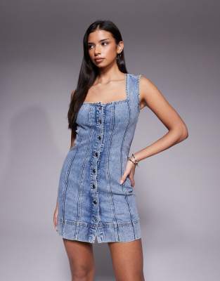 Good American - Mini-Jeanskleid in hellblauer Waschung mit Knopfleiste vorne