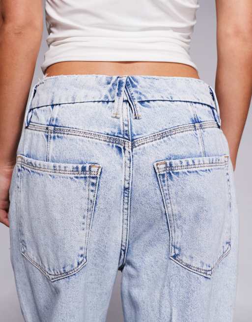 Good American Petite 90s jeans in light wash blue, 4 of 5