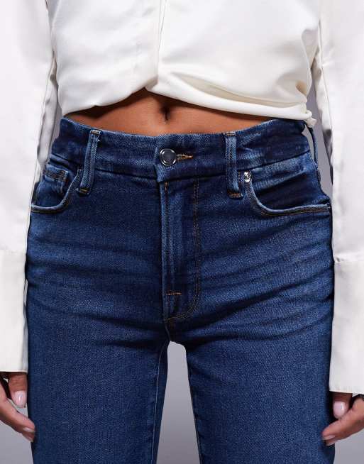 Good American Petite – Enge Jeans in Blau mit mittlerer Waschung, 4 von 5