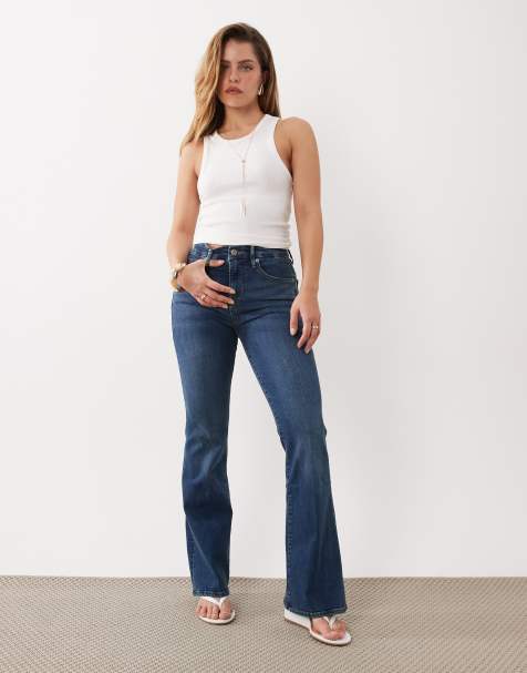 Good American Petite - Jeans med svaj i mellemblå vask - view 1