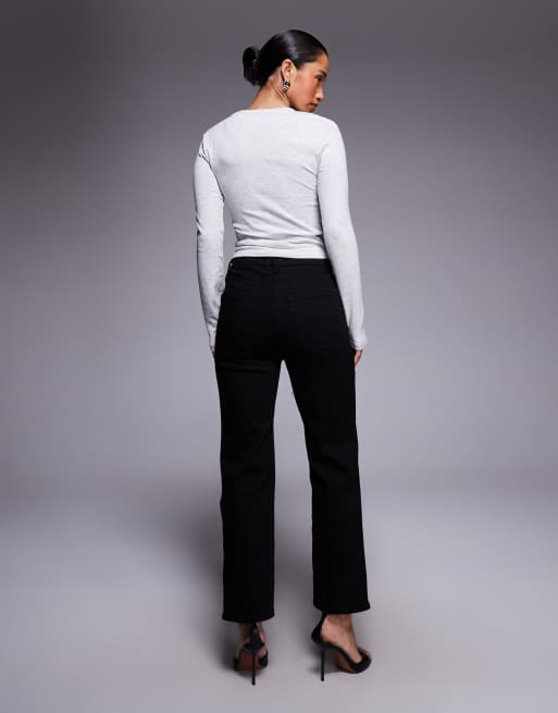 Good American Petite – Never Fades – Gerade geschnittene Jeans in Schwarz, 2 von 5