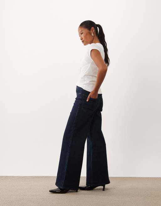 Good American Petite palazzobyxor med hög midja, utsvängda jeans i mörkblå tvätt, 3 av 5