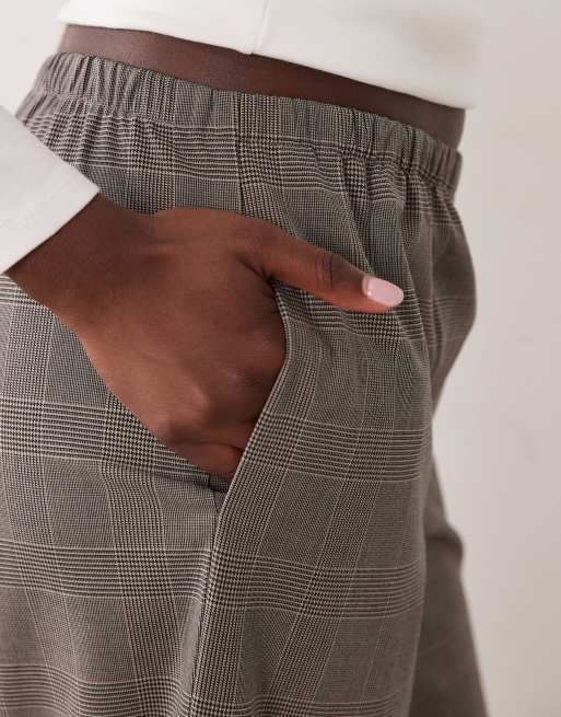 Good American pull on pants in gray plaid, 5 of 5