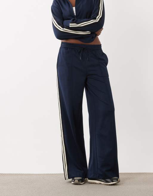 Good American satin stripe detail track pants in navy -set, 2 of 5