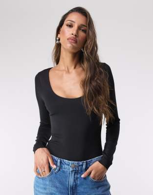 Good American Scuba Scoop Neck Long Sleeve Bodysuit In Black