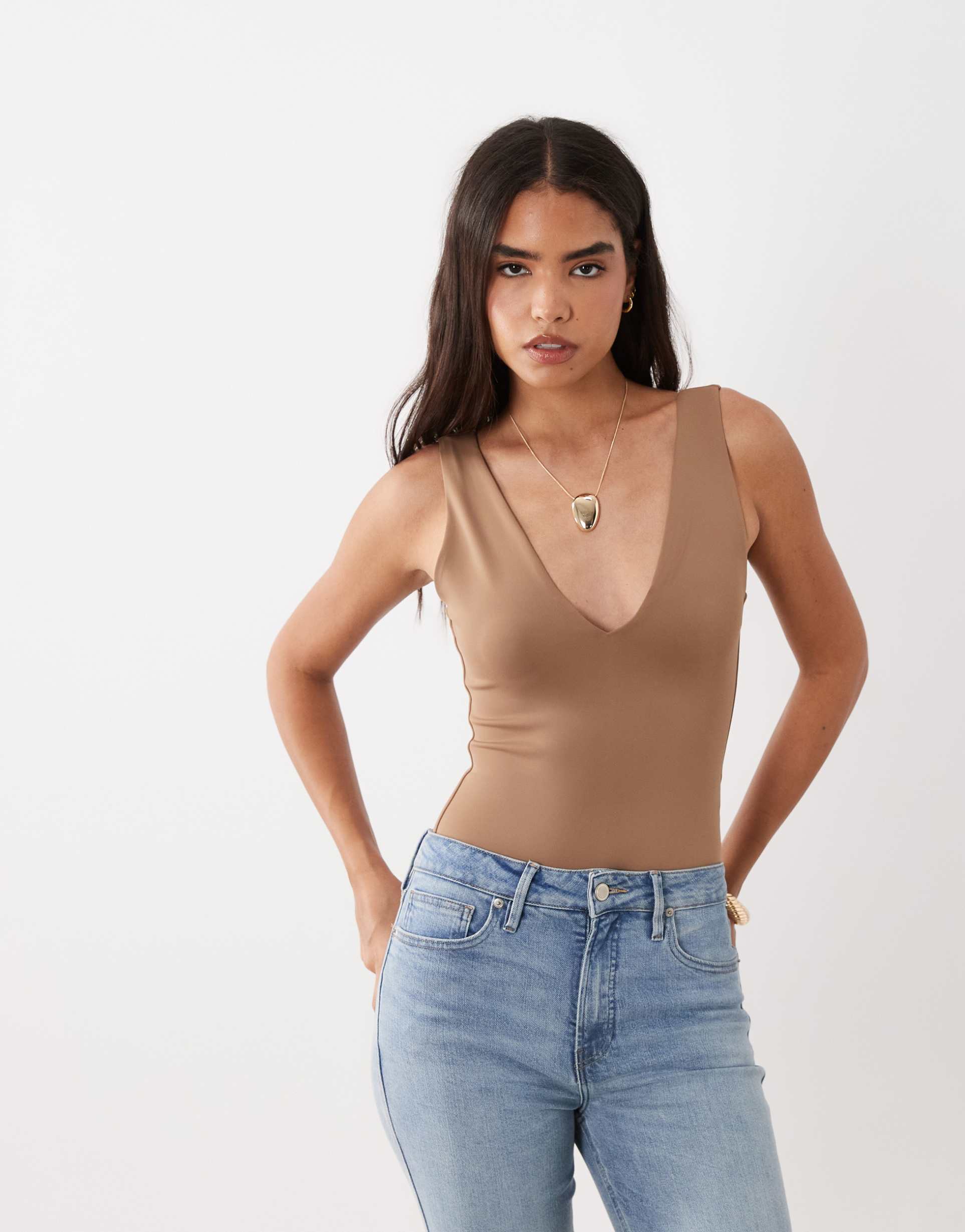 good american sculpting plunge neck sleeveless bodysuit in mocha