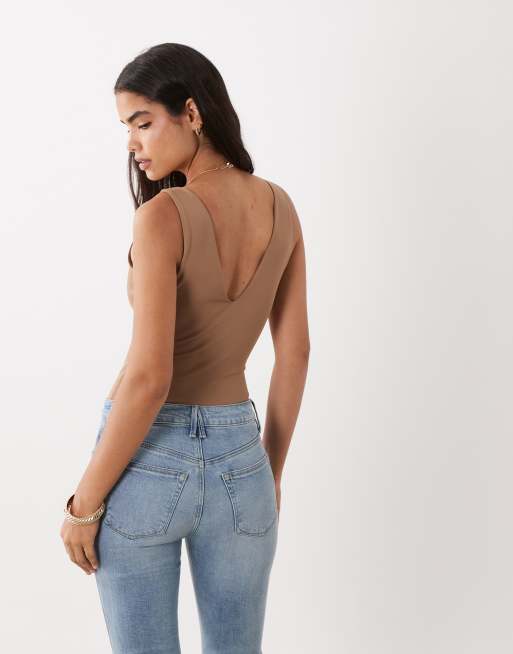 Good American sculpting plunge neck sleeveless bodysuit in mocha, 3 of 4