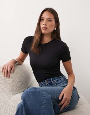 Good American Good American sculpting tee bodysuit in black
