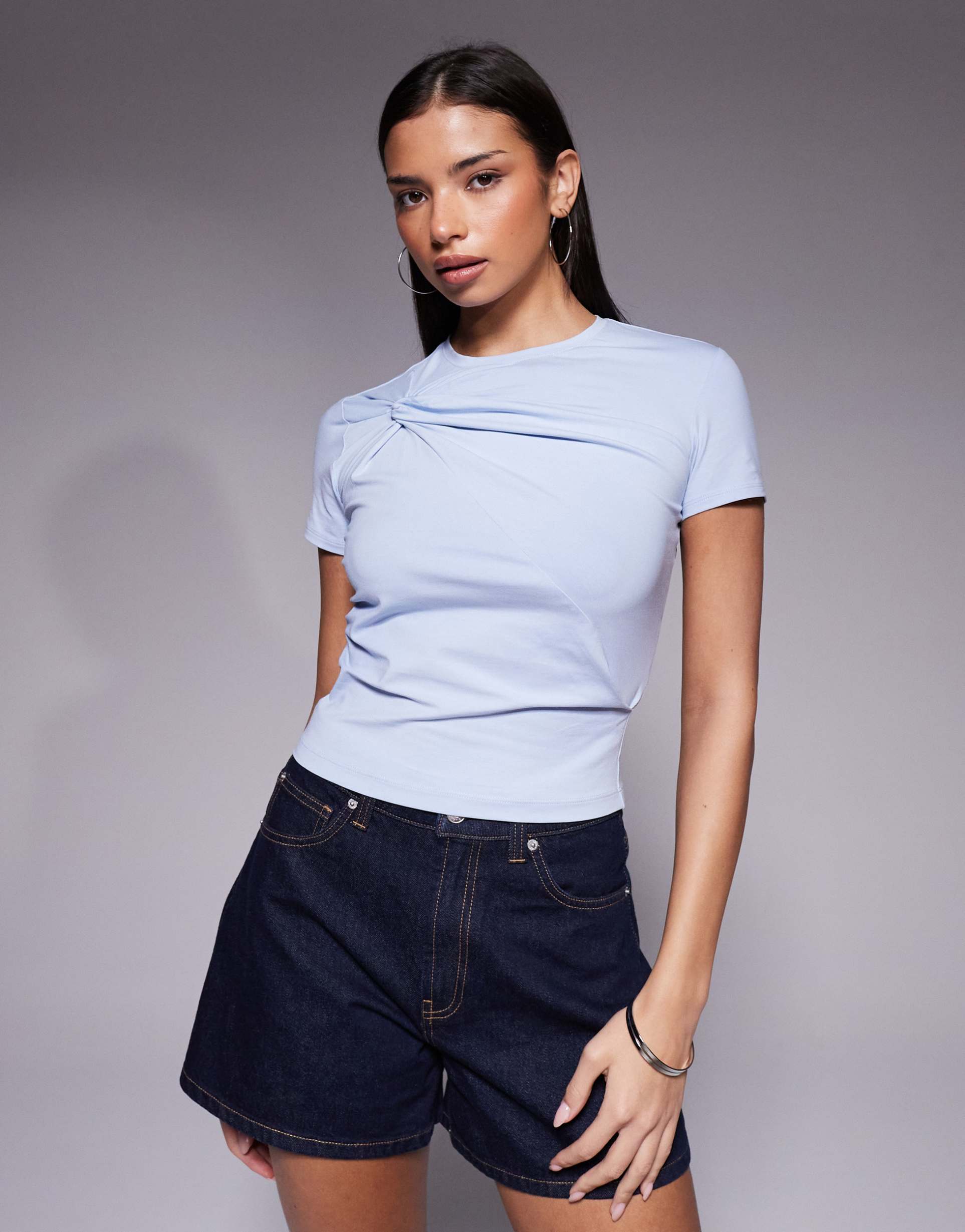 good american sculpting twist tee in sky blue