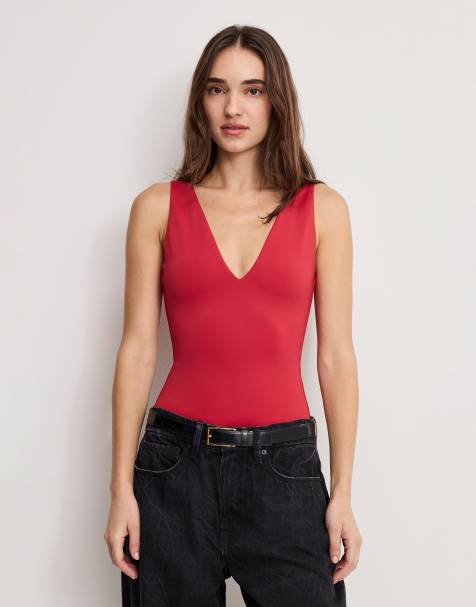 Good American sculpting v neck bodysuit in ruby red