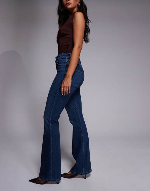 Good American soft tech good classic bootcut jeans in mid blue wash, 2 of 5