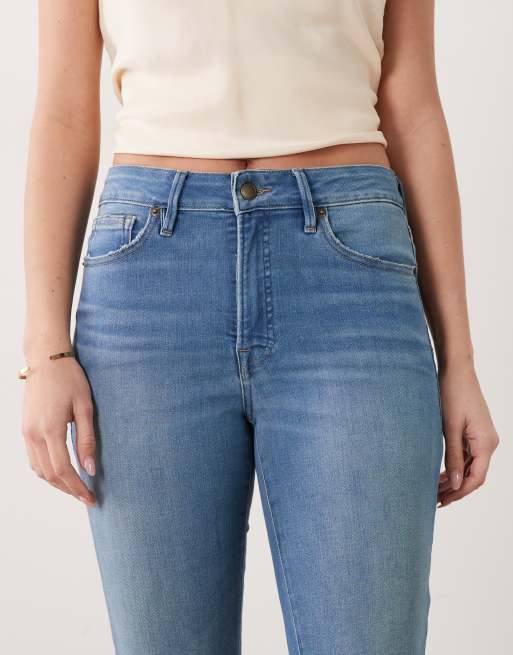 Good American soft tech good legs crop rip jeans in mid blue wash, 4 of 5