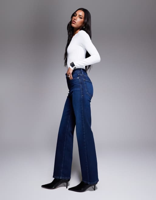 Good American - Soft Tech - Good True - Rechte jeans in blauw met donkere wassing , 2 van 5