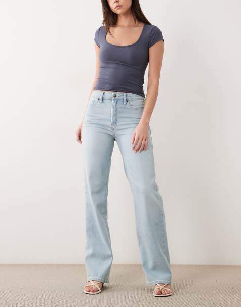 Good American soft tech good true straight jeans in light blue wash - view 1
