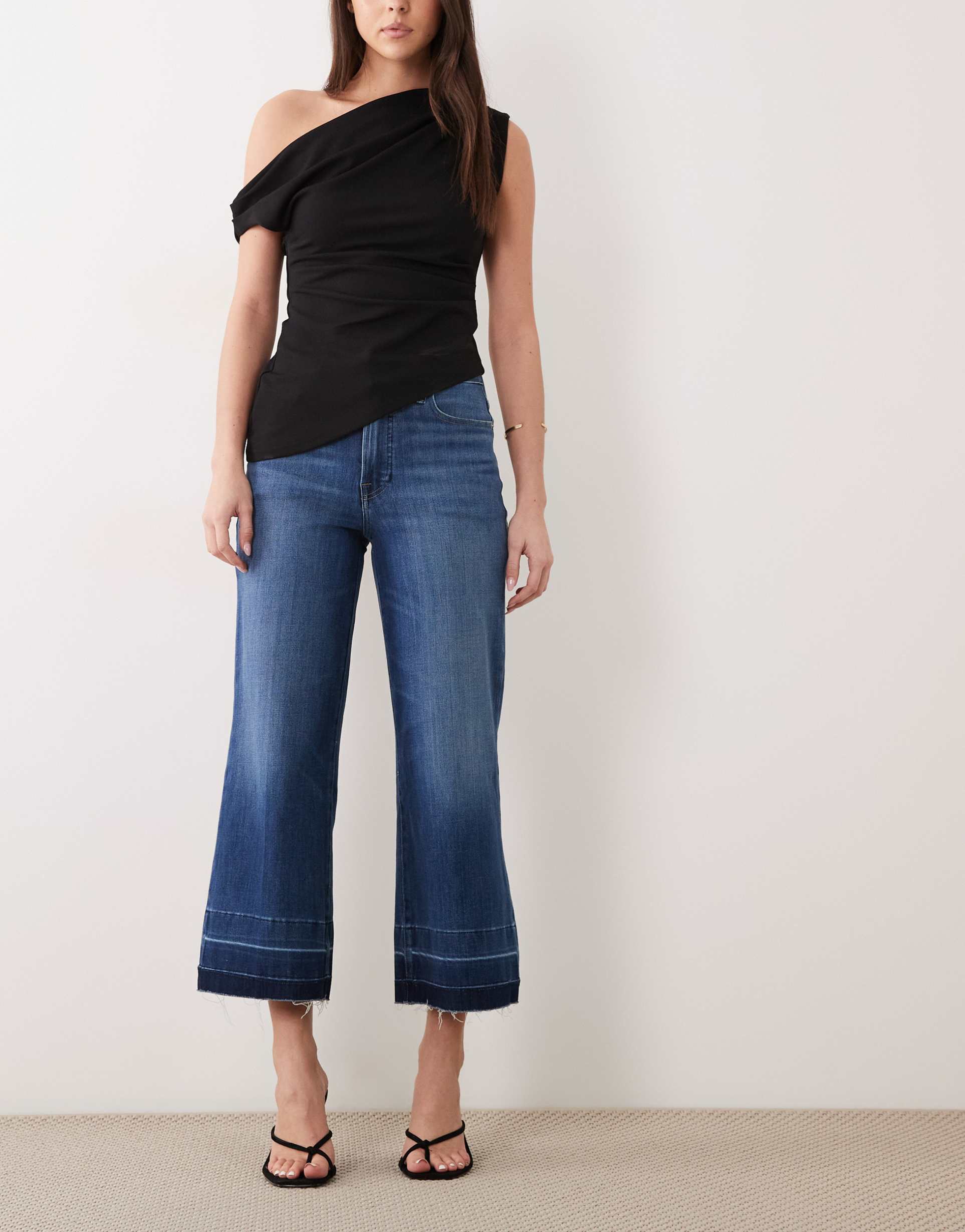 good american soft tech good waist palazzo cropped jeans in mid blue wash