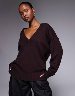 Good American - Strickpullover in Braun mit tiefem V-Ausschnitt-Brown