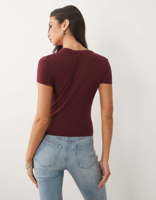 Good American super stretch baby t-shirt in burgundy, 4 of 4