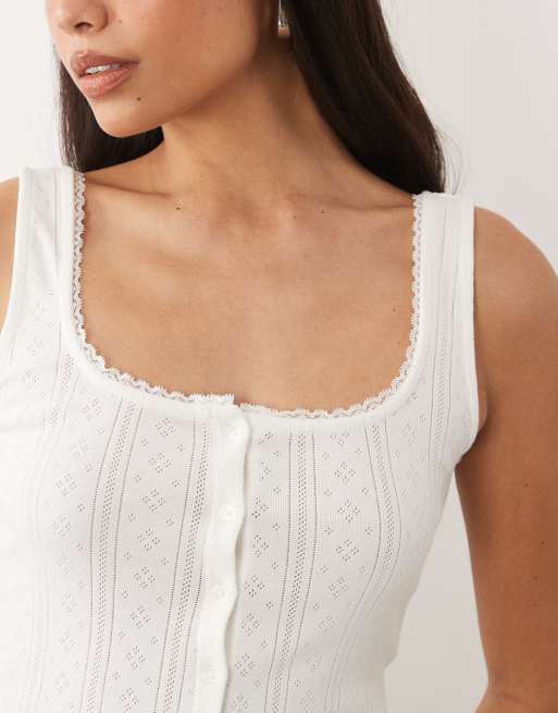 Good American - Top blanco abotonado de tirantes con escote cuadrado de pointelle, 4 de 4