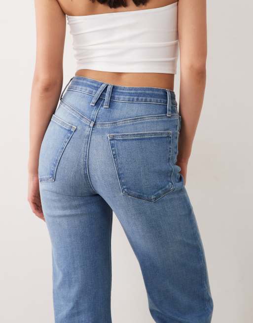 Good American – True – Jeans in mittelblauer Waschung mit hohem Bund und geradem Bein, 5 von 5