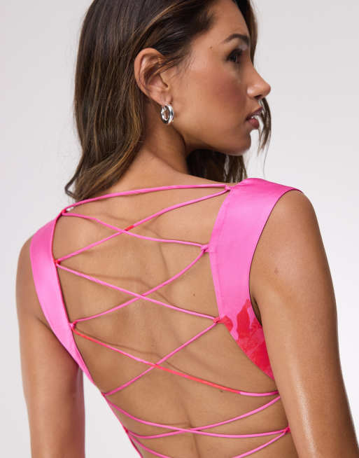 Good American - Vestito lungo in raso rosa con stampa di ibisco e allacciatura, 3 di 5