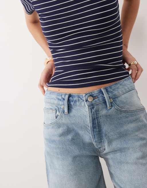 Good American vintage mid rise Bermuda denim shorts in light blue wash, 3 of 5