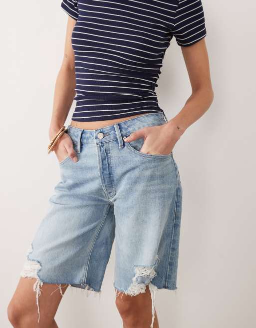 Good American vintage mid rise Bermuda denim shorts in light blue wash, 4 of 5