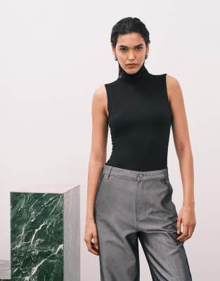 Good American Good American weightless collared zip down bodysuit in black