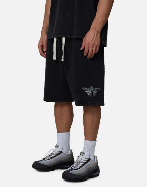 Good For Nothing Baggy shorts with dart seams in black - view 1