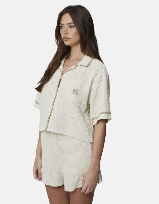 Good For Nothing - Camicia corta in maglia bouclé bianca con profili a contrasto, 2 di 4
