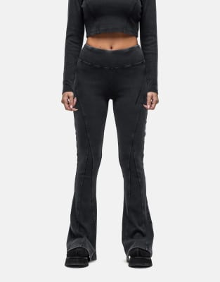 exposed seam rib knit leggings in sun faded black wash