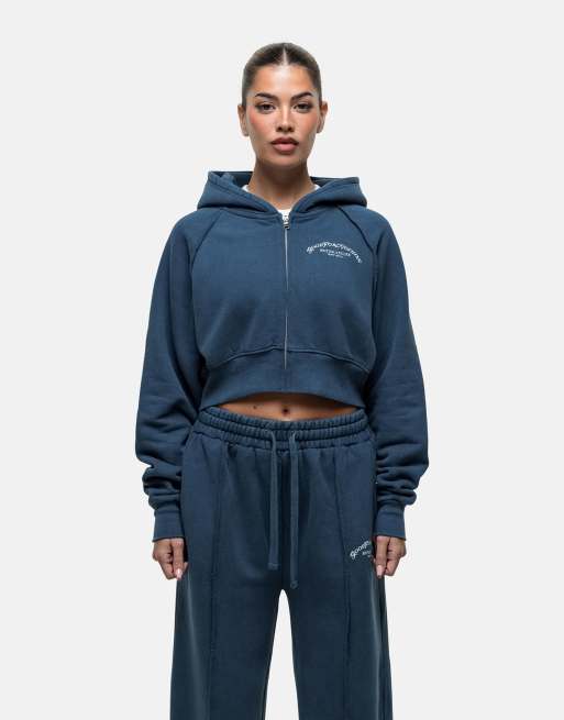 Good For Nothing - Felpa corta blu slavato con cappuccio e maniche raglan con cuciture sfrangiate in coordinato 